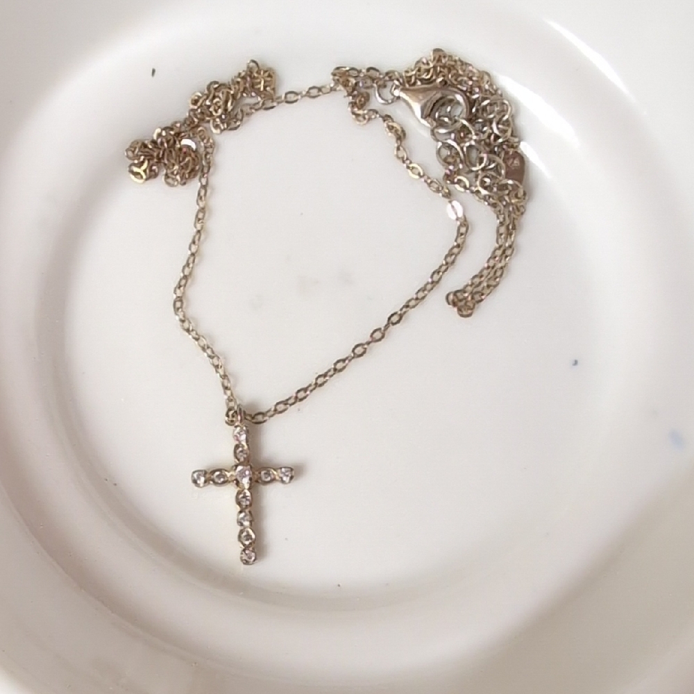 S295 cross necklace